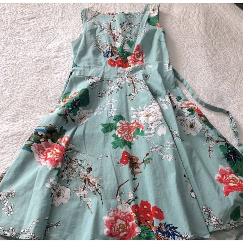Acevog Green Spring/Summer sleeveless dress- Red & White Floral Fit And Flare